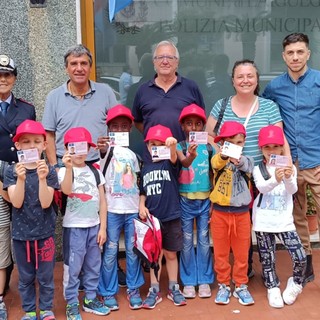 Laigueglia, i bambini imparano l’educazione stradale: consegnate le "Patenti del Pedone" Laigueglia, i bambini imparano l’educazione stradale: consegnate le "Patenti del Pedone"