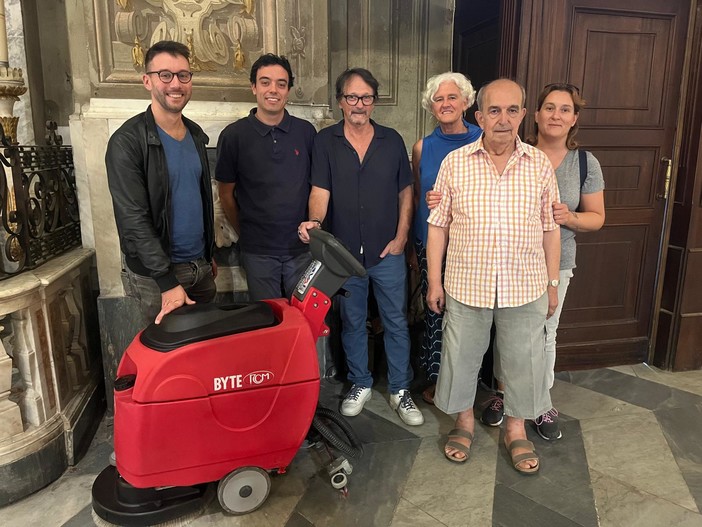 Finalborgo, i supermercati del gruppo Arimondo per la parrocchia: donata una nuova lavapavimenti Finalborgo, i supermercati del gruppo Arimondo per la parrocchia: donata una nuova lavapavimenti