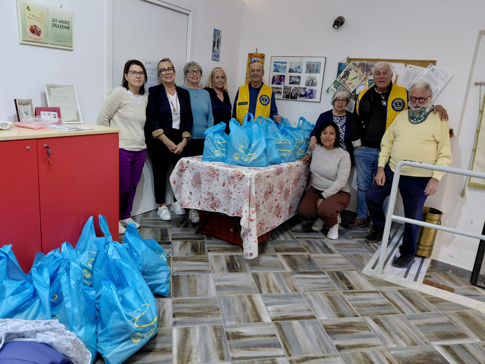 Spotorno, i Lions anticipano la raccolta solidale: consegnate 25 borse alimentari