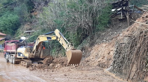 Danni per maltempo in Liguria, l'appello dei sindacati: "Assegnare i lavori delle somme urgenze a imprese locali per fronteggiare subito le gravi criticità" Danni per maltempo in Liguria, l'appello dei sindacati: "Assegnare i lavori delle somme urgenze a imprese locali per fronteggiare subito le gravi criticità"