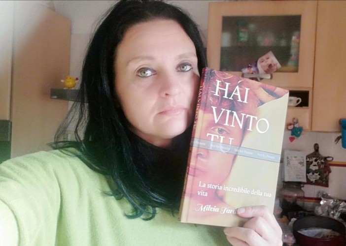 Perde quattro figli in gravidanza e scrive un libro per Bartolomeo, il figlio che è riuscita ad avere