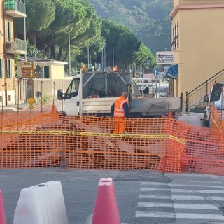Ricostruzione del ponte sul torrente Segno, scattati i lavori per lo spostamento dei sottoservizi Ricostruzione del ponte sul torrente Segno, scattati i lavori per lo spostamento dei sottoservizi