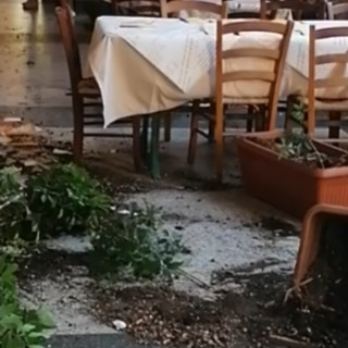 Savona, rissa in pieno giorno in piazza del Popolo: paura per i dehors di alcuni locali