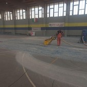 Cairo, il Palazzetto dello Sport cambia veste: iniziati i lavori di rifacimento del fondo