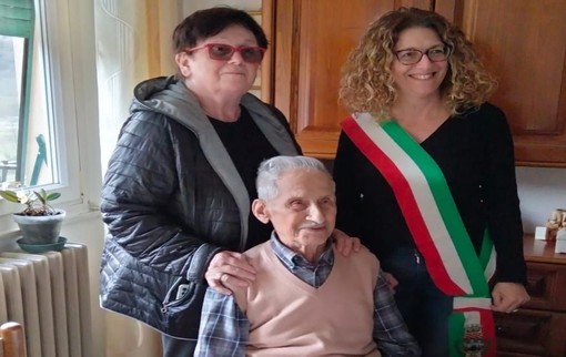 Millesimo, Luigi Delbuono spegne 100 candeline Millesimo, Luigi Delbuono spegne 100 candeline