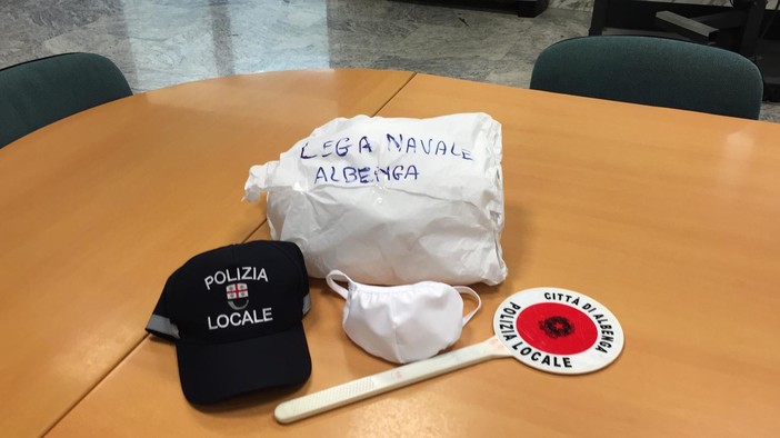La Lega Navale di Albenga dona 150 mascherine alla Polizia Locale