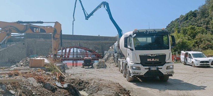 Varazze, si prolungano i lavori sul ponte sul rio Arenon: rinviata l'apertura a fine novembre