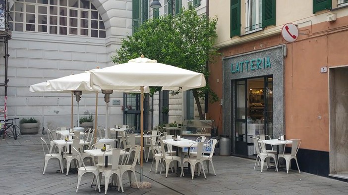 Savona, domani nuovo aperitivo gastronomico in Latteria con "Paella e Bossa Nova" e musica dal vivo