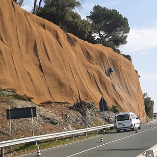 Celle, messa in sicurezza parete rocciosa ai Piani. Il sindaco: "Chiederò spiegazioni ad Anas, non capisco come la Sovrintendenza abbia autorizzato quell'intervento"