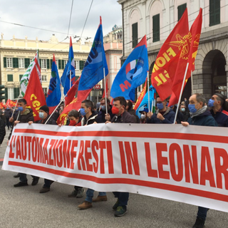 Manifestazione dei lavoratori di Leonardo: breve corteo con destinazione la Prefettura (VIDEO)