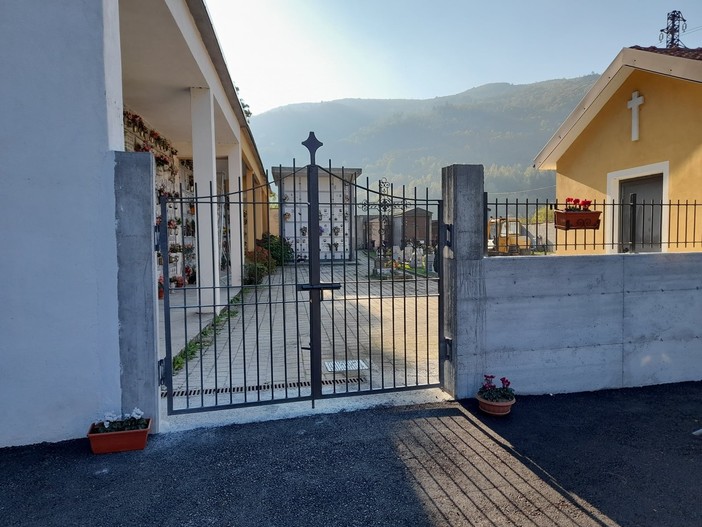 Murialdo, restaurato l'ingresso del cimitero situato in frazione Valle (FOTO)
