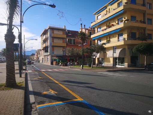 Pietra, una petizione per chiedere l'abolizione del senso unico sul lungomare. Rozzi (FdI): "Contribuisce alla disastrosa situazione del traffico locale"