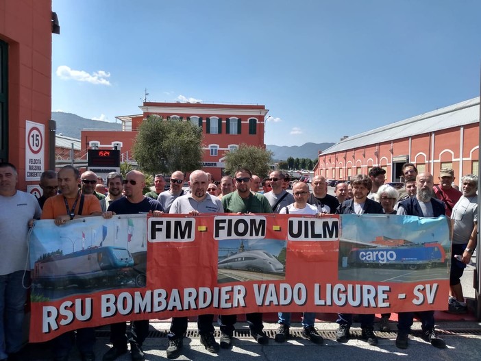 Bombardier, lavoratori in sciopero per bloccare le attività propedeutiche alla consegna delle locomotive DC3
