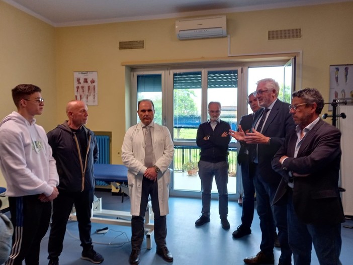 Incidente sulla A10, il primario Lentino e un'infermiera che viaggiano sull'autostrada soccorrono un motociclista Incidente sulla A10, il primario Lentino e un'infermiera che viaggiano sull'autostrada soccorrono un motociclista