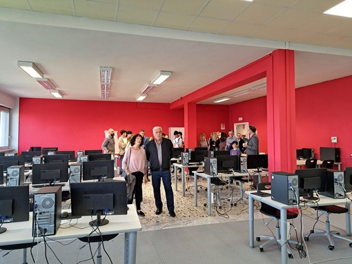 Savona, inaugurato il laboratorio di informatica dedicato a Barbara Carrara Savona, inaugurato il laboratorio di informatica dedicato a Barbara Carrara