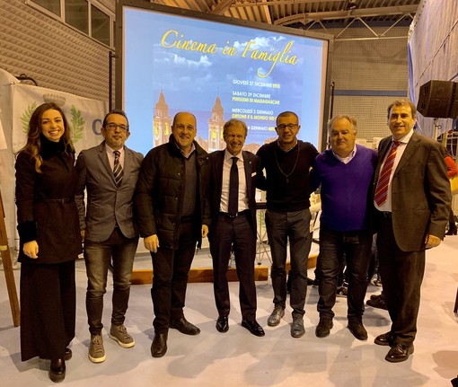 Laigueglia: a scuola si beve l'acqua del comune grazie all'erogatore donato da Acquaviva Laigueglia: a scuola si beve l'acqua del comune grazie all'erogatore donato da Acquaviva