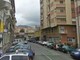 Savona, lampione 'appeso per un filo' in via Doberti Savona, lampione 'appeso per un filo' in via Doberti