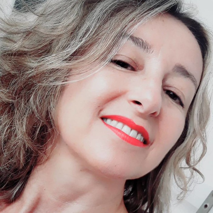 Laura Sicignano (immagine tratta dal profilo Facebook ufficiale dell'artista)