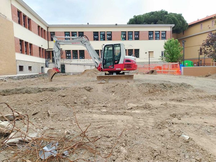 Riqualificazione dei giardini delle scuole di Celle: il Comune concede una proroga di 45 giorni per il fine lavori Riqualificazione dei giardini delle scuole di Celle: il Comune concede una proroga di 45 giorni per il fine lavori