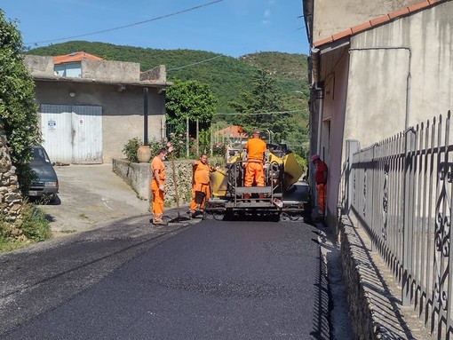 Lavori per la fibra ottica a Giustenice, in mattinata il ripristino del manto stradale lungo la Sp 24 Lavori per la fibra ottica a Giustenice, in mattinata il ripristino del manto stradale lungo la Sp 24