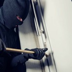 Bardineto, ladri in azione: forzata un’anta della finestra, rubati soffiatore e attrezzi da giardino