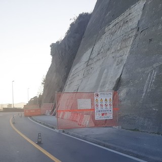Albissola, messa in sicurezza della parete rocciosa: restringimento della carreggiata sull'Aurelia