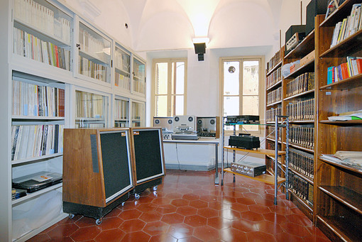Biblioteca &quot;Barrili&quot; di Savona: nuova postazione di prestito e restituzione libri in modalità &quot;take away&quot;