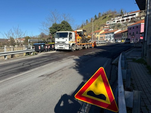 Transito dei mezzi pesanti sulla Sp29 a Cadibona: in corso la messa in sicurezza dei cedimenti stradali