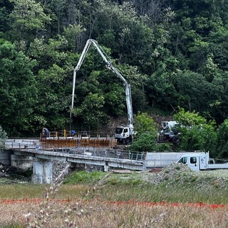 Cairo, proseguono i lavori al ponte dei Chinelli: iniziato il getto dei muri d’ala