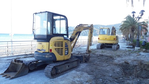 Spotorno si fa bella per la stagione estiva: lavori sul lungomare e nei giardini Spotorno si fa bella per la stagione estiva: lavori sul lungomare e nei giardini