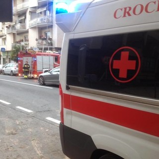 Loano, pedone investito da un furgone: trasportato in codice giallo al Santa Corona