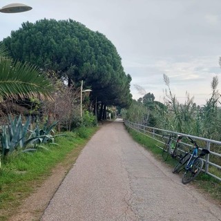 Puntine in Lungomare Europa tra Varazze e Cogoleto: ciclisti lanciano l'allarme