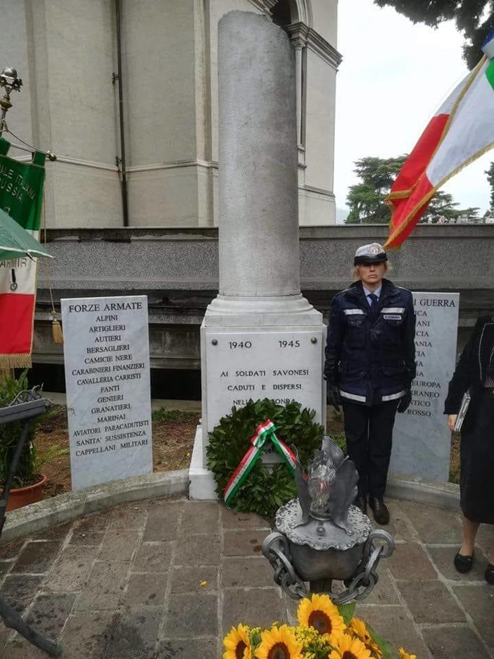 Savona, nel cimitero una lapide che ricorda il Fascismo. Il Pd attacca: "Gesto inqualificabile accomunare militari e camicie nere"