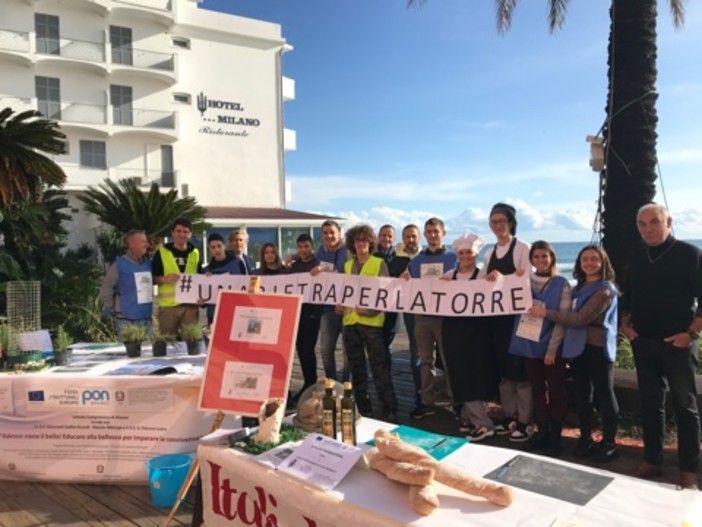 Alassio, Italia Nostra e il robot Nao del "Giancardi-Galilei-Aicardi” lanciano la campagna "Una Pietra per la Torre"