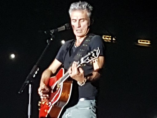 Da oggi in rotazione su Radio Onda Ligure 101 il nuovo singolo di Luciano Ligabue Da oggi in rotazione su Radio Onda Ligure 101 il nuovo singolo di Luciano Ligabue