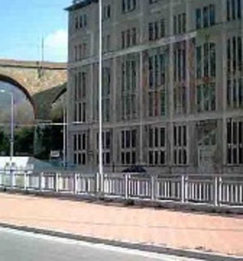 Savona: sorprende i ladri in casa, lo minacciano col coltello