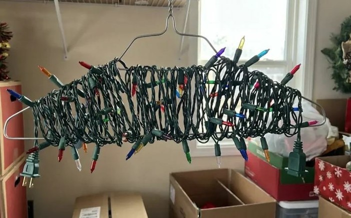 Come smontare le luci di Natale, senza ingarbugliarle