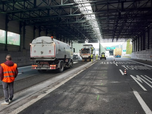A10, tratto Genova Aeroporto - Pra' chiuso: si lavora per realizzare un bypass entro il pomeriggio e riaprire il traffico a una corsia A10, tratto Genova Aeroporto - Pra' chiuso: si lavora per realizzare un bypass entro il pomeriggio e riaprire il traffico a una corsia