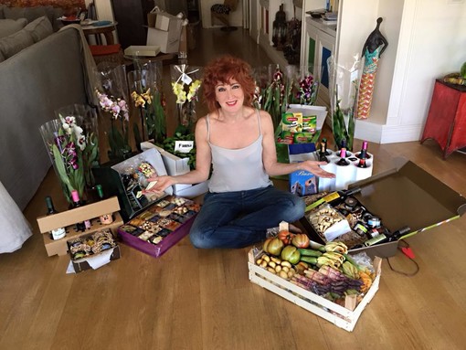 Fiorella Mannoia riceve il dono dei Fieui di Caruggi Fiorella Mannoia riceve il dono dei Fieui di Caruggi