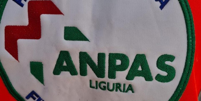 Savona, si fingono militi per raccogliere soldi. La Croce Bianca: "È una truffa" Savona, si fingono militi per raccogliere soldi. La Croce Bianca: "È una truffa"