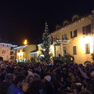 Sedicenne di Finale Ligure perde conoscenza durante la festa in piazza a Limone: ricoverata a Cuneo