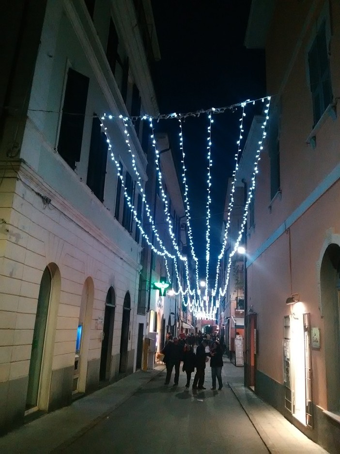 Finite le feste, iniziano i saldi: il parere dei commercianti del Ponente Savonese Finite le feste, iniziano i saldi: il parere dei commercianti del Ponente Savonese