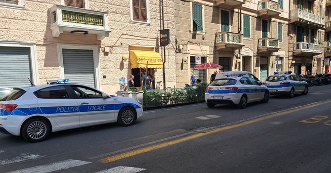 Savona, lite in via XX Settembre: accertamenti della polizia locale Savona, lite in via XX Settembre: accertamenti della polizia locale