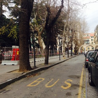 Donna aggredita in piazza del Popolo a Savona: "Ero con la mia bambina di due anni"