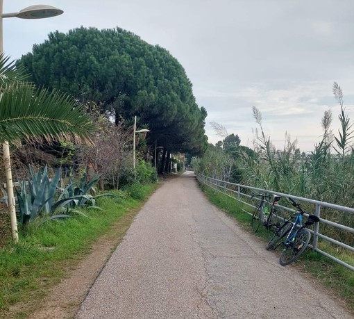 Puntine in Lungomare Europa tra Varazze e Cogoleto: ciclisti lanciano l'allarme