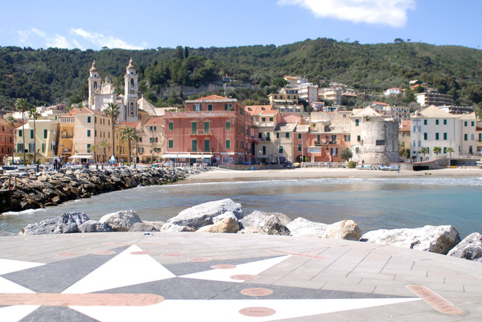 Laigueglia, parcheggi gratis in due aree per il passaggio del Giro d'Italia Laigueglia, parcheggi gratis in due aree per il passaggio del Giro d'Italia