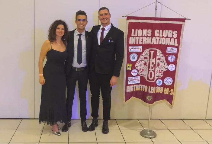 Chiara Aprosio (vice presidente Distretto Leo 108 Ia3), Filippo Robaldo (presidente Leo Club Valbormida) e Giuseppe Cirillo (presidente Distretto Leo 108 Ia3) Chiara Aprosio (vice presidente Distretto Leo 108 Ia3), Filippo Robaldo (presidente Leo Club Valbormida) e Giuseppe Cirillo (presidente Distretto Leo 108 Ia3)