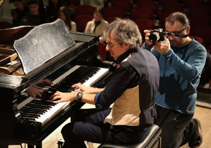 Trent'anni di magia al piano e applausi, il Maestro Luppi Musso lascia le scene Trent'anni di magia al piano e applausi, il Maestro Luppi Musso lascia le scene