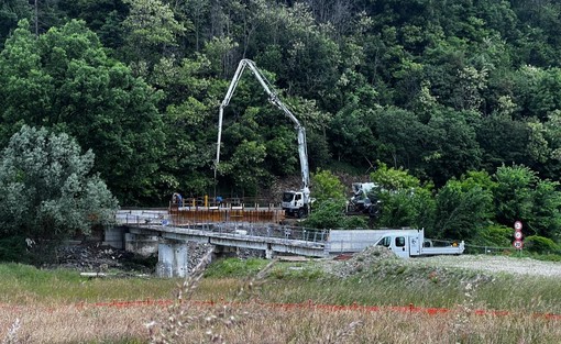 Cairo, proseguono i lavori al ponte dei Chinelli: iniziato il getto dei muri d’ala