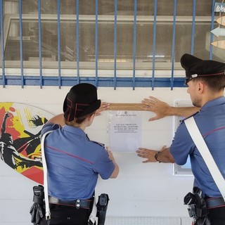 Alcool a minorenni e disordini, una rissa fa scattare lo stop serale per due settimane a uno stabilimento di Albissola Marina